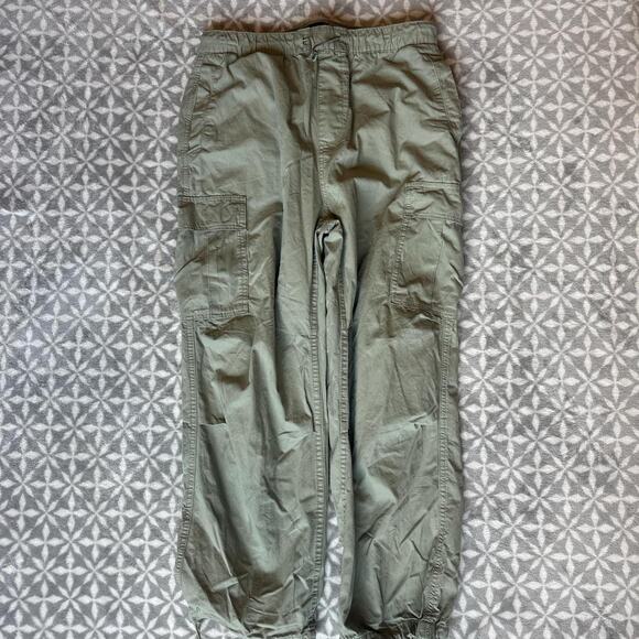 Cream and khaki cargo pants and sweatshirt - Picture 2 of 5